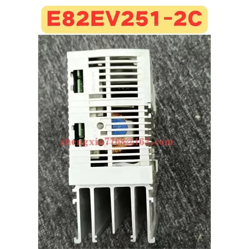 리퍼 주파수 변환기 E82EV251-2C 정상 기능 완료 E82EV251 2C