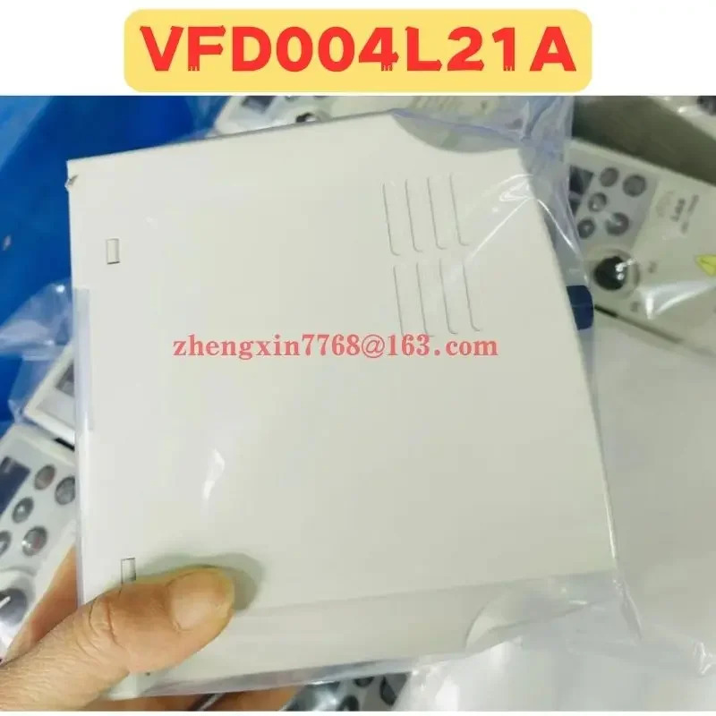 오리지널 주파수 변환기 VFD004L21A 신