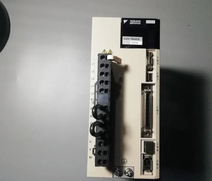 Yaskawa 드라이버 SGDV-5R5A01A/SGDV-5R5A01A002000 신