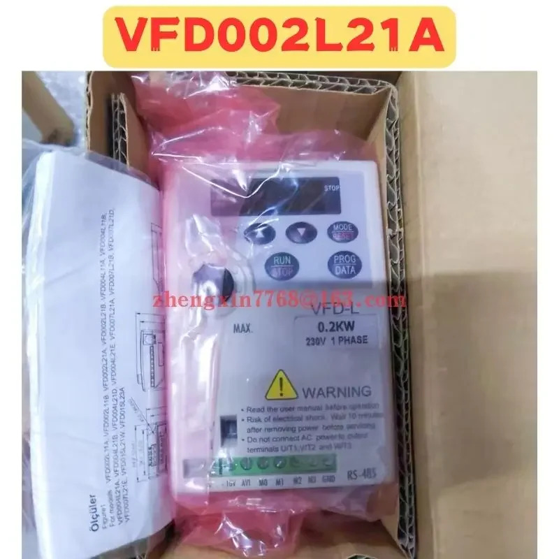 오리지널 주파수 변환기 VFD002L21A 신