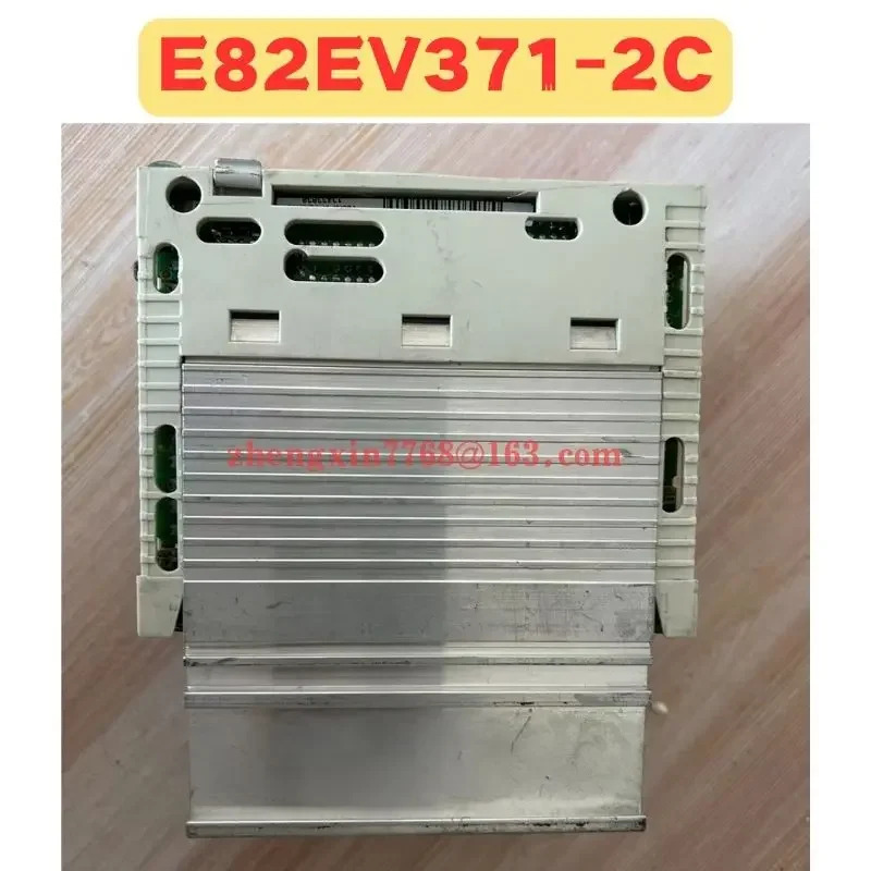 리퍼 주파수 변환기 E82EV371-2C 정상 기능 완료 E82EV371 2C