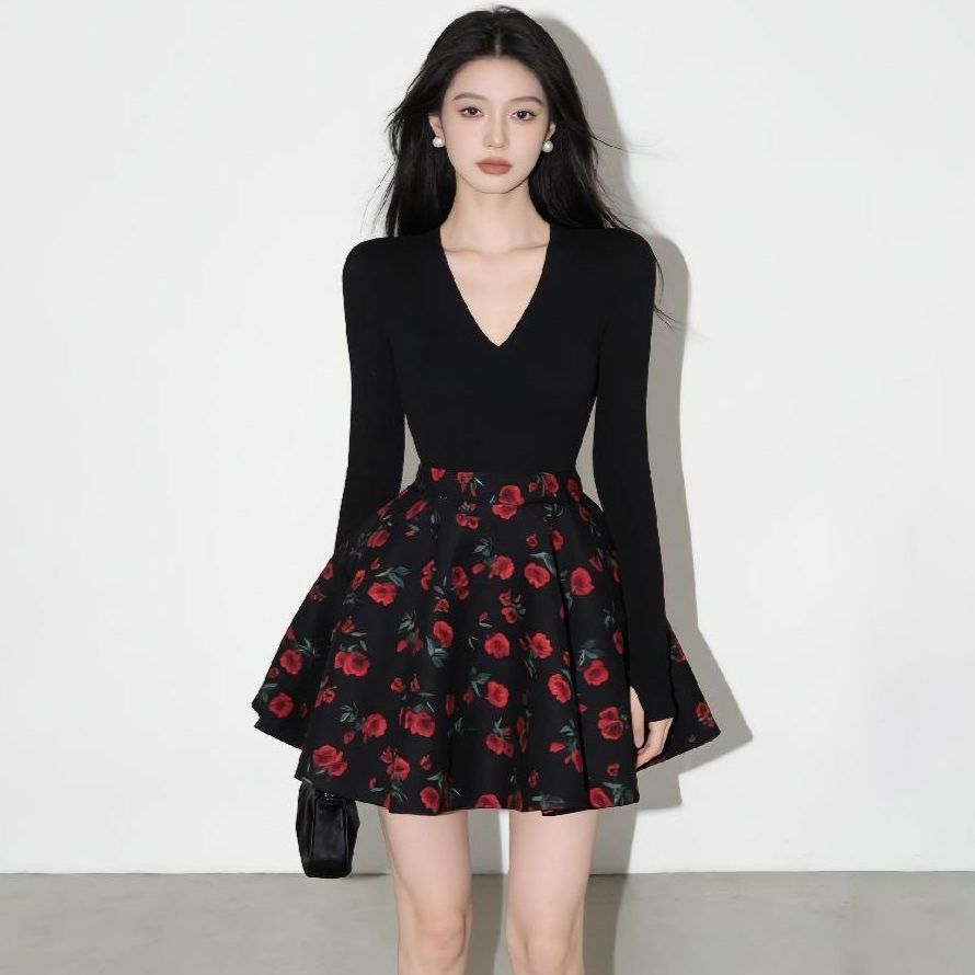 블랙 상의 장미 무늬 스커트 여성 코디 세트 꽃무늬 화려한 - 상품 이미지
