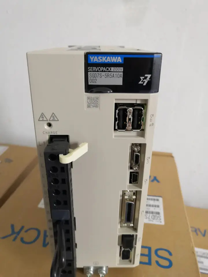 SGD7S-5R5A10A002 SGD7S-5R5A10A202 서보 드라이브 포장 공급1