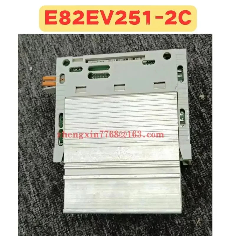 리퍼 주파수 변환기 E82EV251-2C 정상 기능 완료 E82EV251 2C