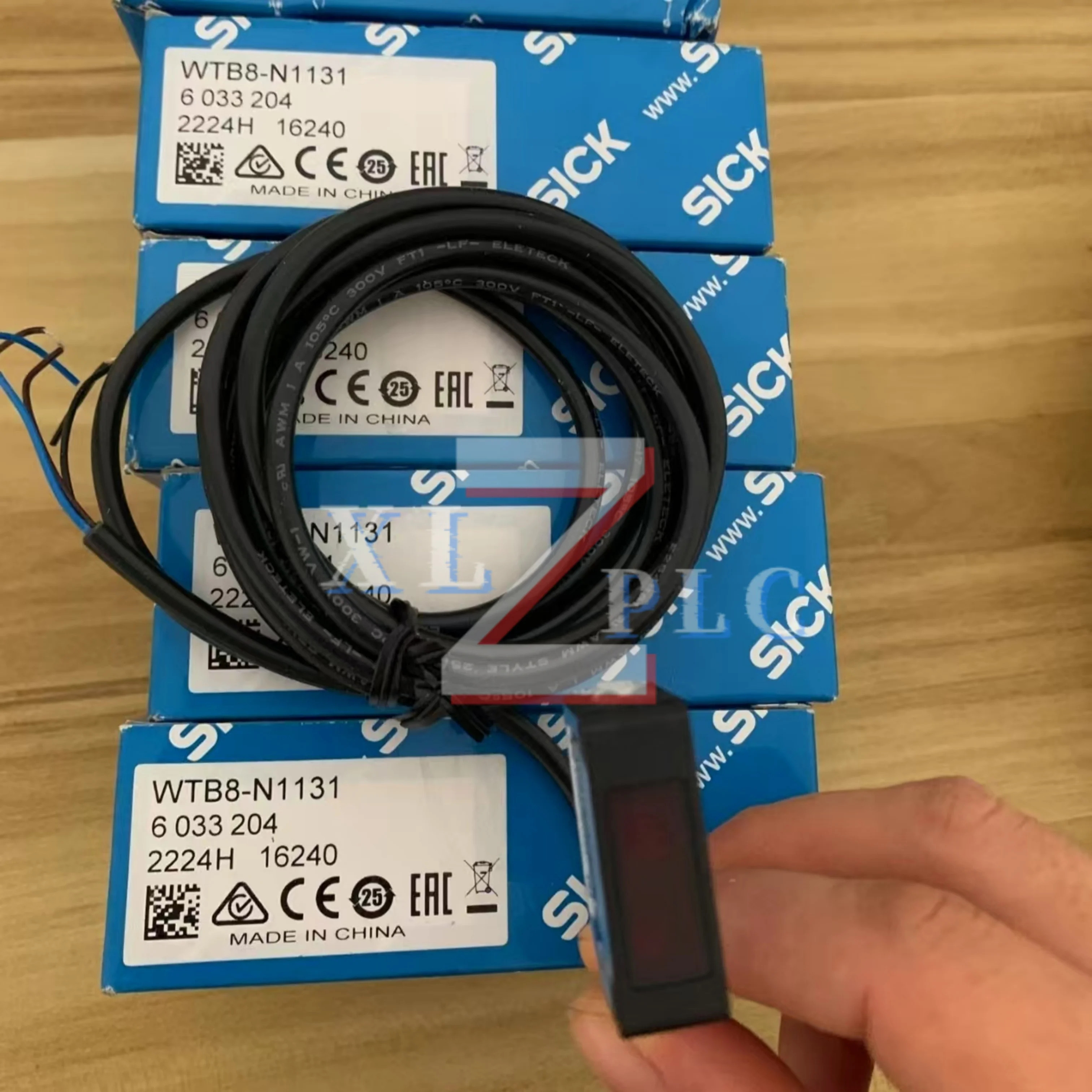 WTB8-N1131 오리지널 PLC 센서 NPN 케이블 배경 억제