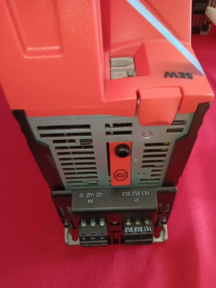 유로드라이브 MOVIDRIVE MDX61B-0040-5A3-4-00 부품 08279608