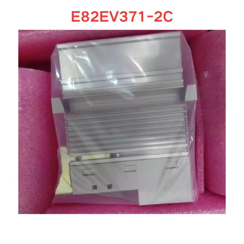 오리지널 E82EV371-2C E82EV37K2C 주파수 변환기에는 IO 보드가 포함되어 있지 않습니다.
