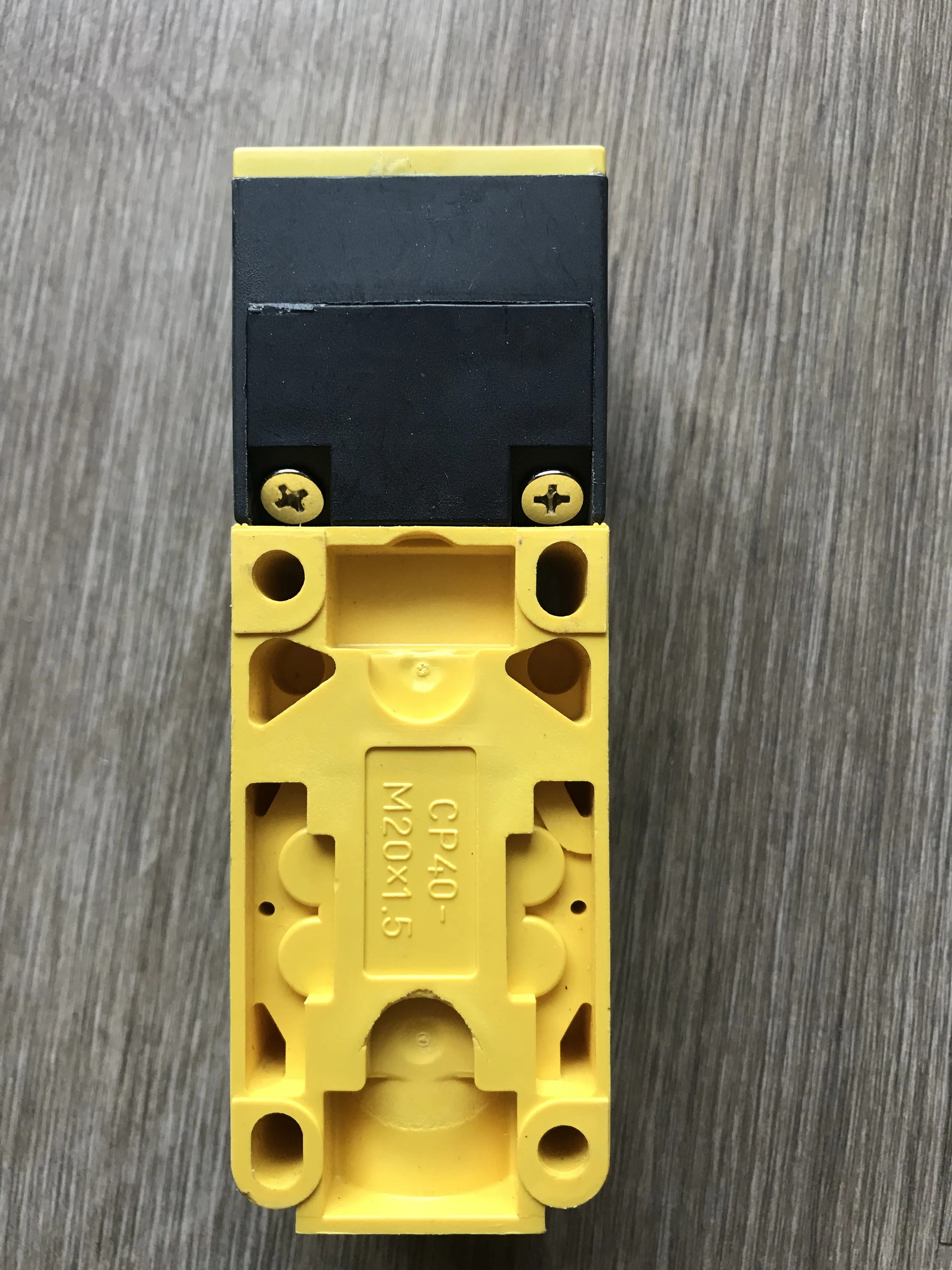 1PCS형 TURCK BI20-CP40-VP4X2 스위치