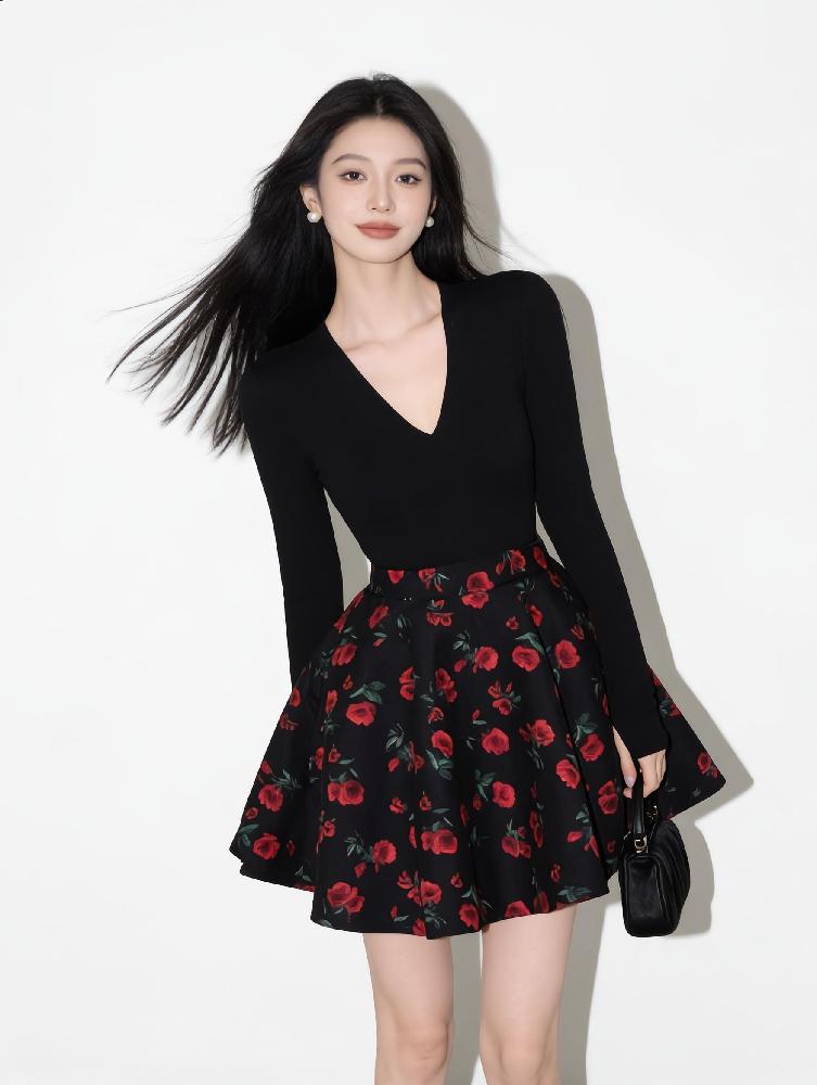 블랙 상의 장미 무늬 스커트 여성 코디 세트 꽃무늬 화려한 - 상세 이미지 4