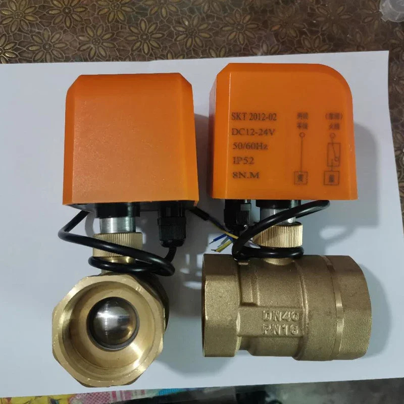 220V DC12V/24V 2선식 전기 볼 밸브전원이 공급되어 일반적으로 닫힌 솔레노이드 밸브가 열립니다. DN15 20 25 32 40