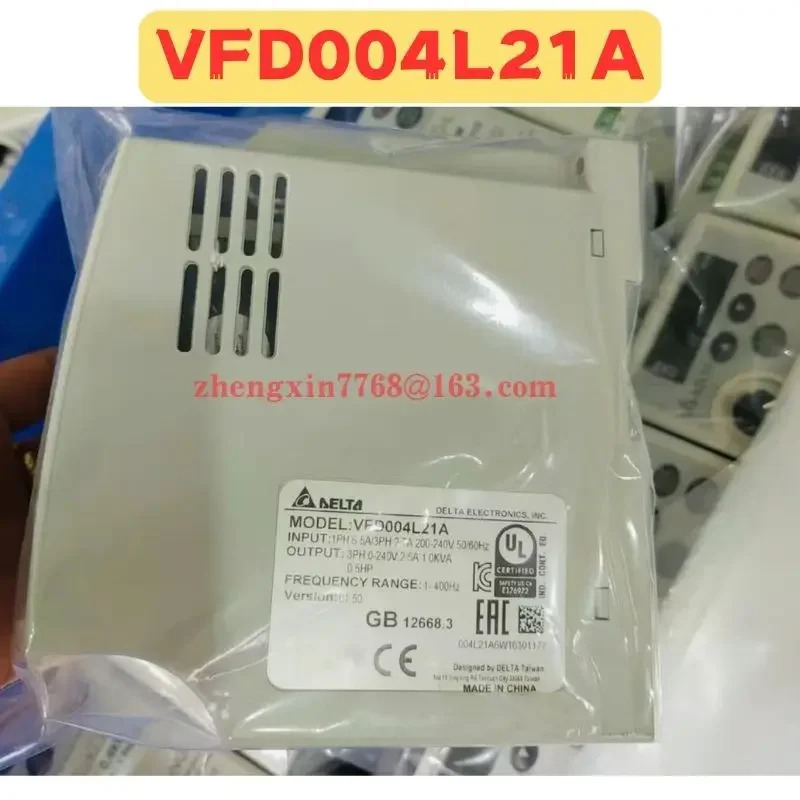 오리지널 주파수 변환기 VFD004L21A 신