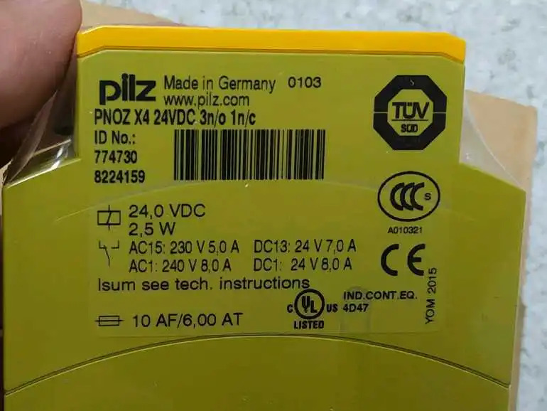 PNOZ X4 일련 774730 Pilz 안전 릴레이 신