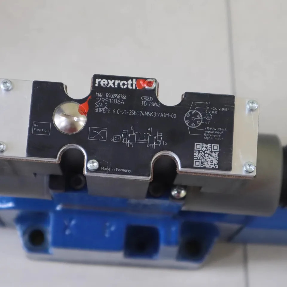 R900700633 4W RZ E16 W8 - 150-74/6 EG 24 N9 ET K31/A1D Rexroth REXROTH