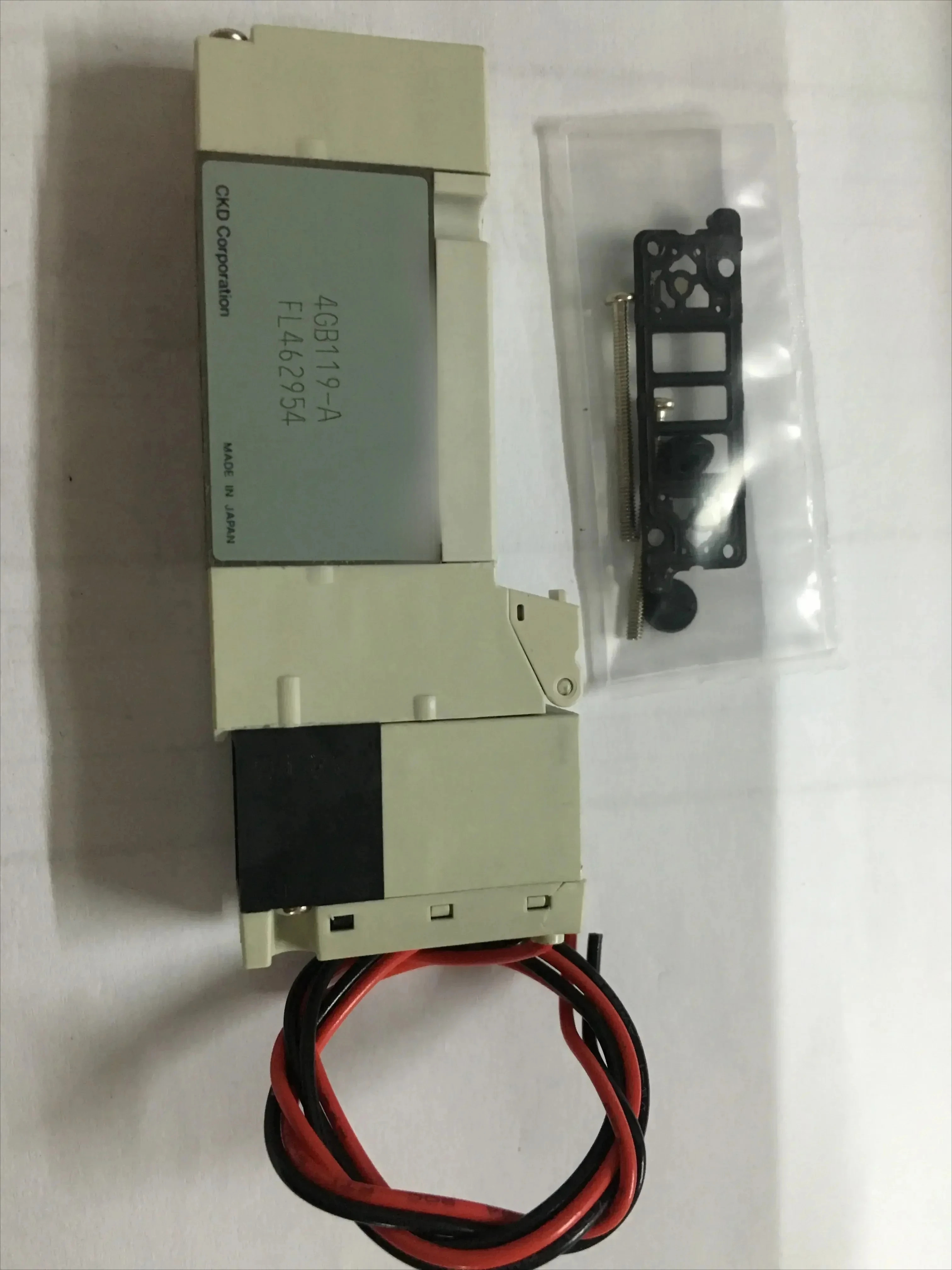 4GB119/4GE119-00-E2-3 CKD 마이크로 전자기 밸브 4GB110-E2K