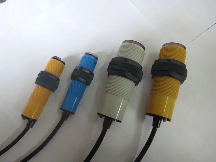 스위치 IS ISS 112MM/2NO 4NO-4E0 6E0 8N0 - M12 모델 완성