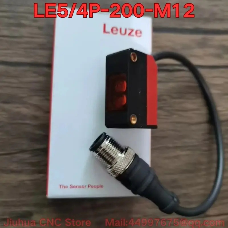 LE5/4P-200-M12 광전센서
