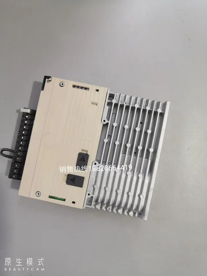 Yaskawa 서보 새 드라이버 SGDV-2R8A11B002000 SGDV-1R6A01A 1R6A11A