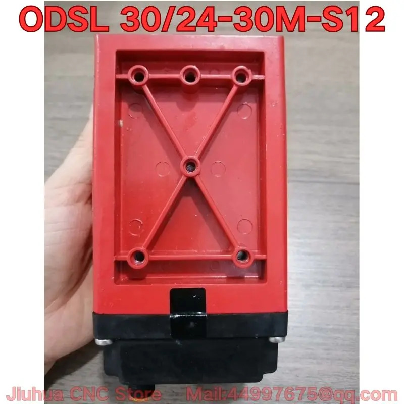 ODSL 30/24-30M-S12 거리 센서