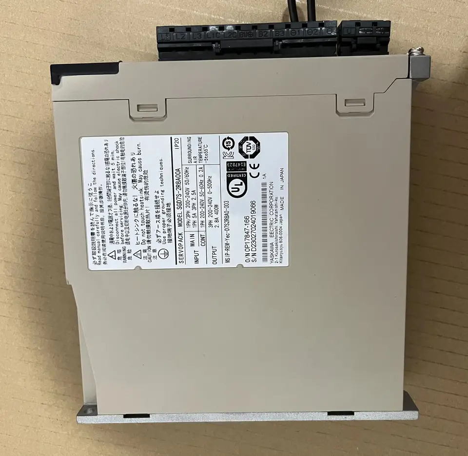 SGD7S-2R8A00A 서보 드라이브 SGD7S 2R8A00A