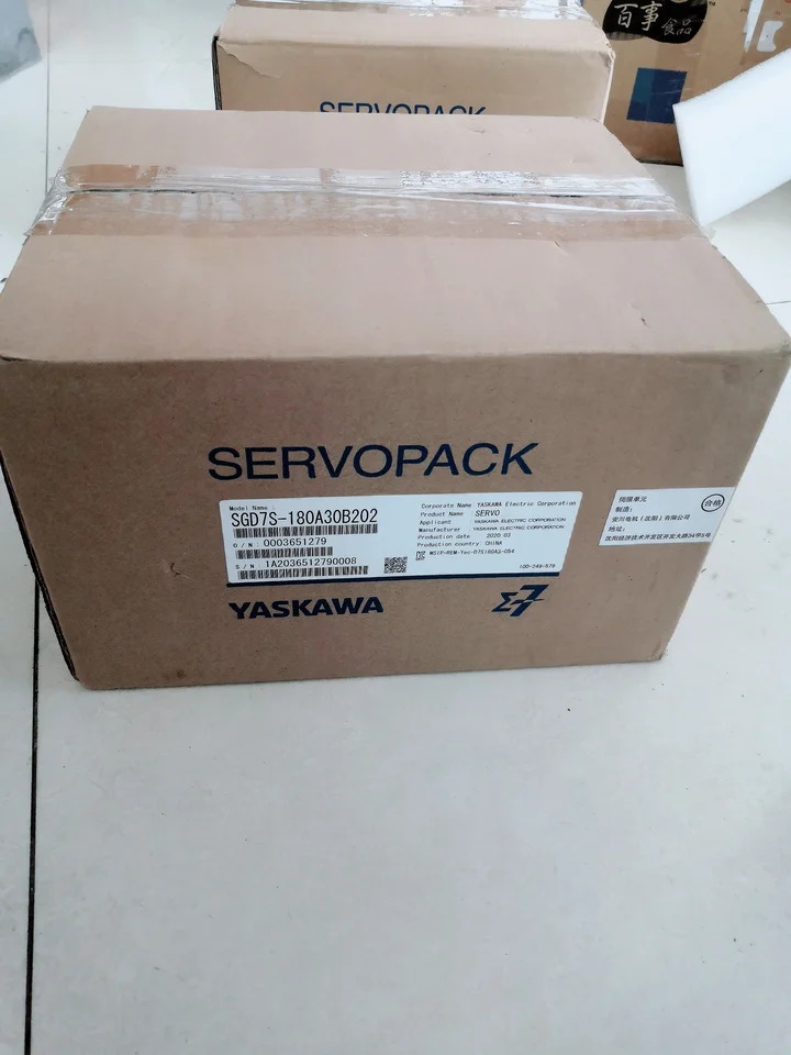 Yaskawa 서보 드라이버 SGD7S-180A30B202 SGD7S-180A10B202 신
