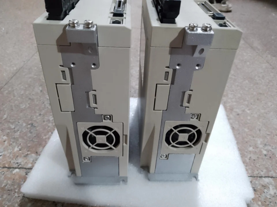 SGD7S-5R5A00A202 서보 드라이브 SGD7S 5R5A00A202