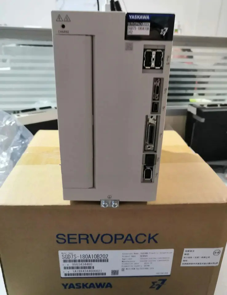 SGD7S-180A10B202 서보 드라이브 SGD7S 180A10B202 신