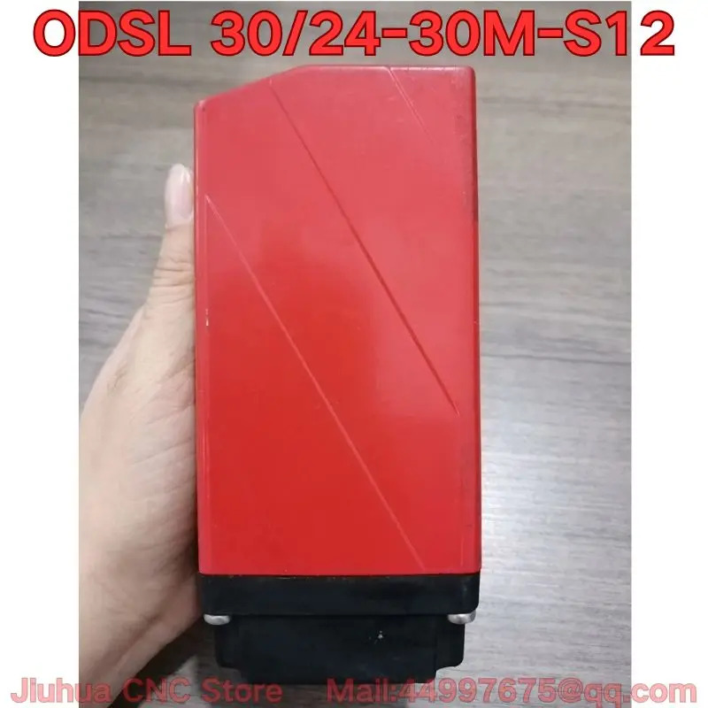 ODSL 30/24-30M-S12 거리 센서