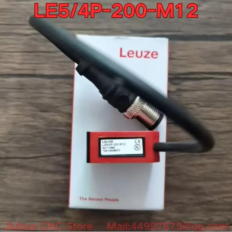 LE5/4P-200-M12 광전센서
