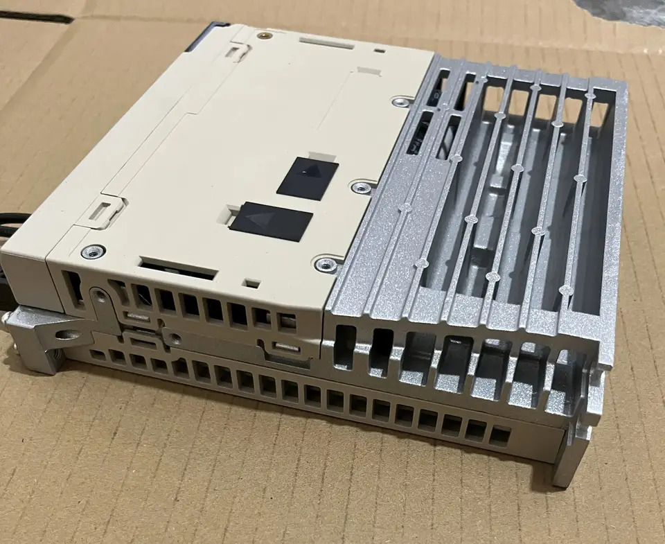 SGD7S-2R8A00A 서보 드라이브 SGD7S 2R8A00A