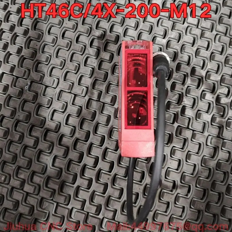 HT46C/4X-200-M12 광전센서