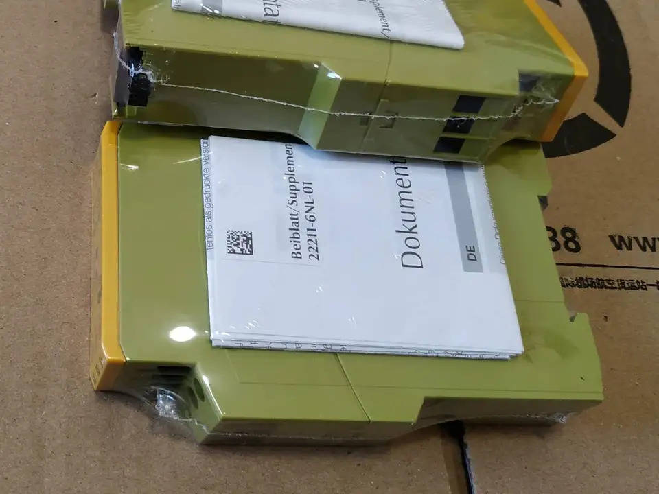 PZE X4 일련 774585 PILZ 안전 릴레이 충실도 신