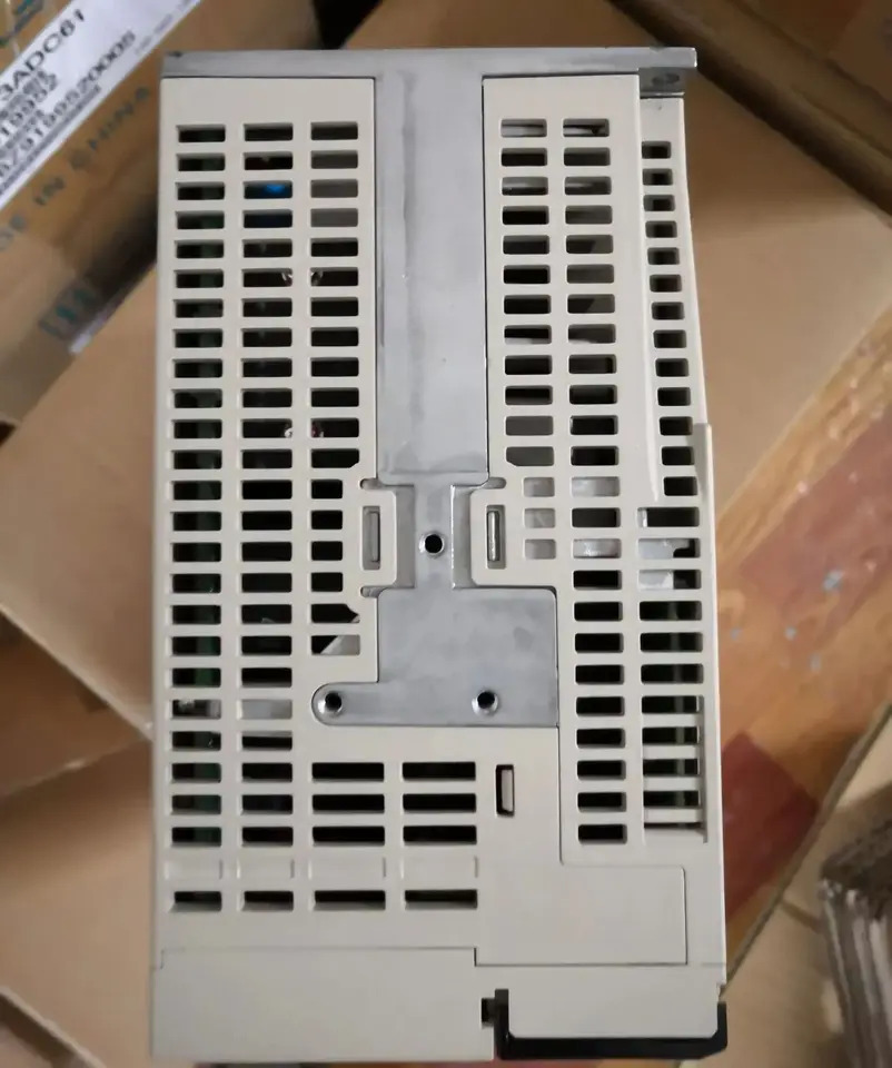 SGD7S-180A00A002 서보 드라이브 SGD7S 180A00A002 신