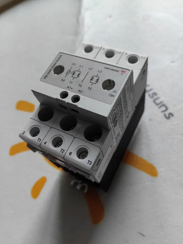RGC2A60D25KKE 스위스 자일 카를로가바지 방열 3상솔리드 스테이트 릴레이 오리지널 신