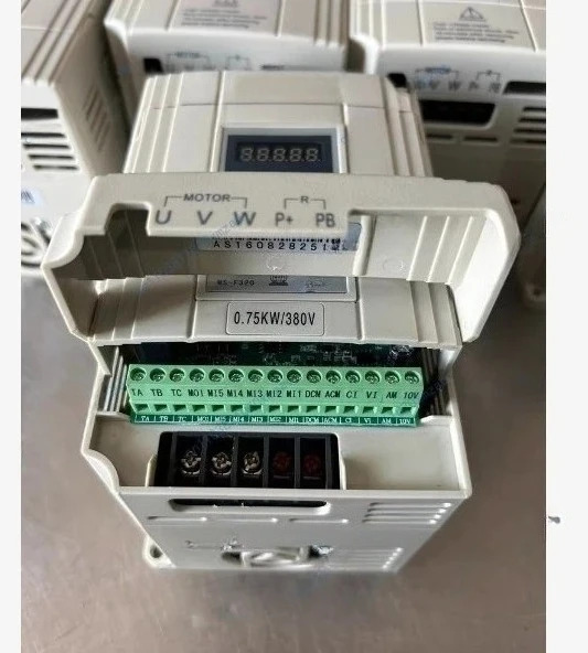인버터 모델 MS-F320 0.75KW/380V 3상