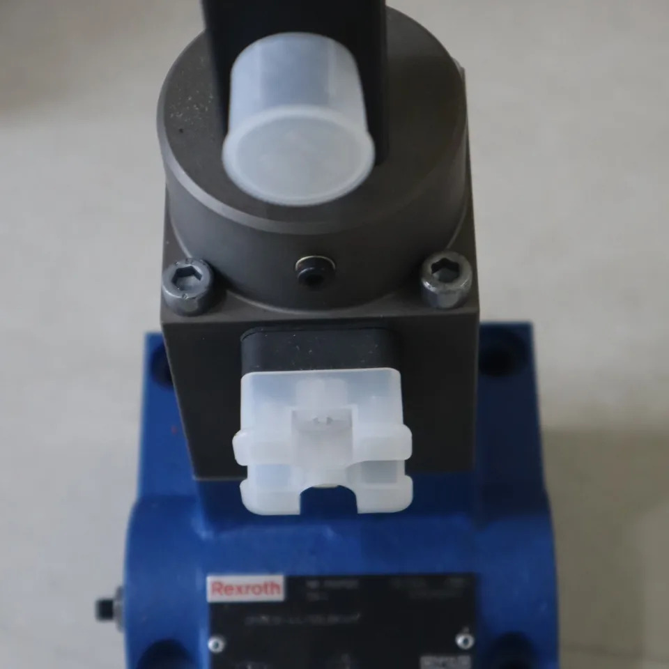 REXROTH 비례 유량 밸브 R900915815 2FRE10-44 50LBK4M