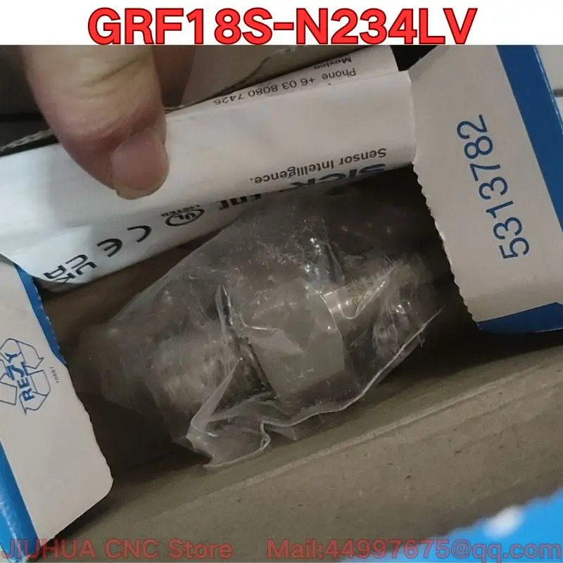 GRF18S-N234LV 레벨 센서
