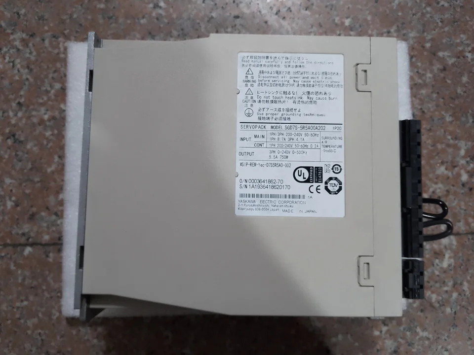 SGD7S-5R5A00A202 서보 드라이브 SGD7S 5R5A00A202