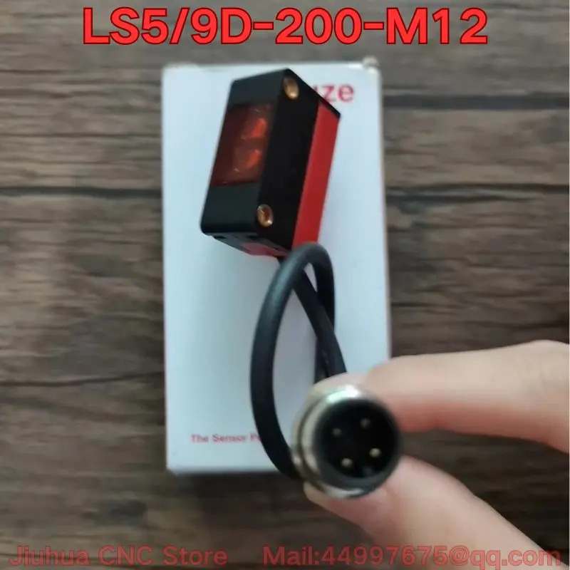 LS5/9D-200-M12 광전센서