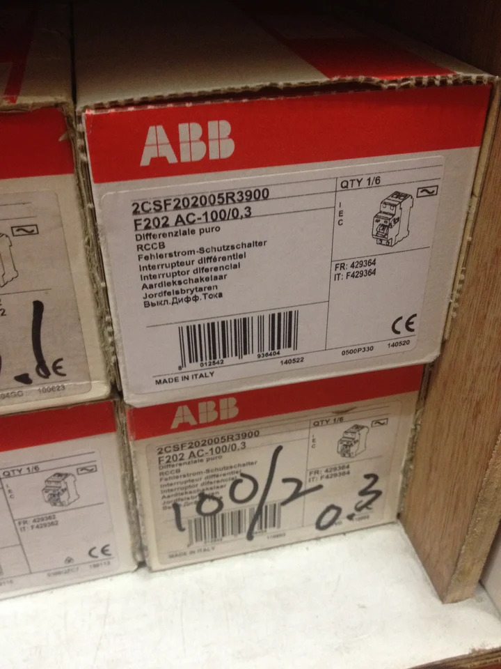 오리지널 ABB 전자기 누출 보호대 F202 AC-100/0.3 이탈리아