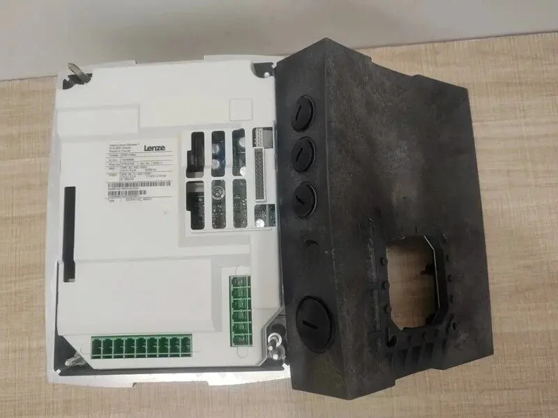 새 LENZE E82MV1524B001 주파수 인버터