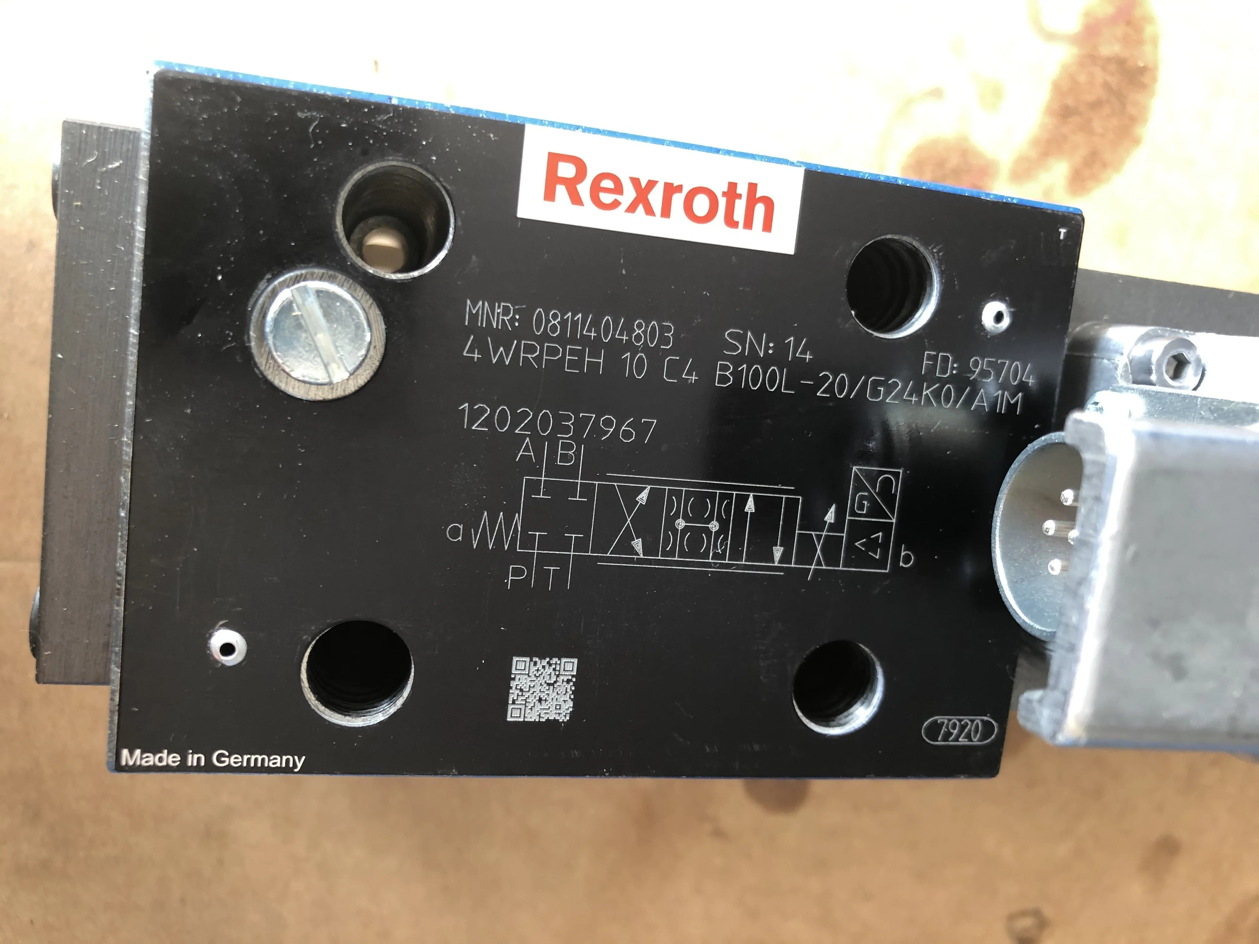 Rexroth 유압 서보 밸브 MNR 0811404803 4WRPEHC4 B100L-20/G24K0/A1M 4WRPEH10C4B100L-3X/M/24A1