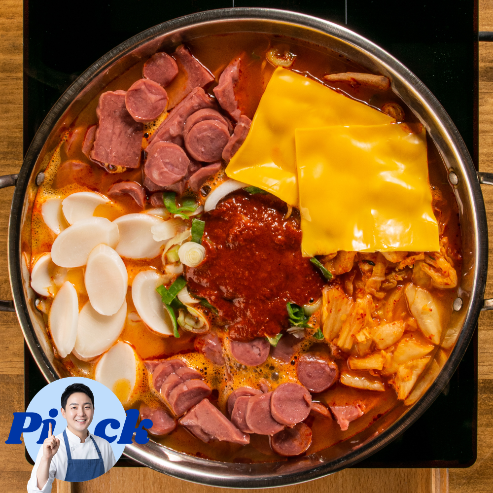 국물이 끝내주는 의정부 김치부대찌개 800g 터질듯 담은 모듬햄 김치 - 상품 이미지