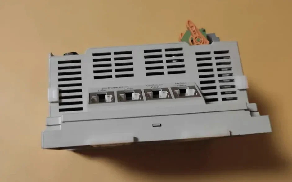 리퍼 DVP15MC11T-06 모션 컨트롤러
