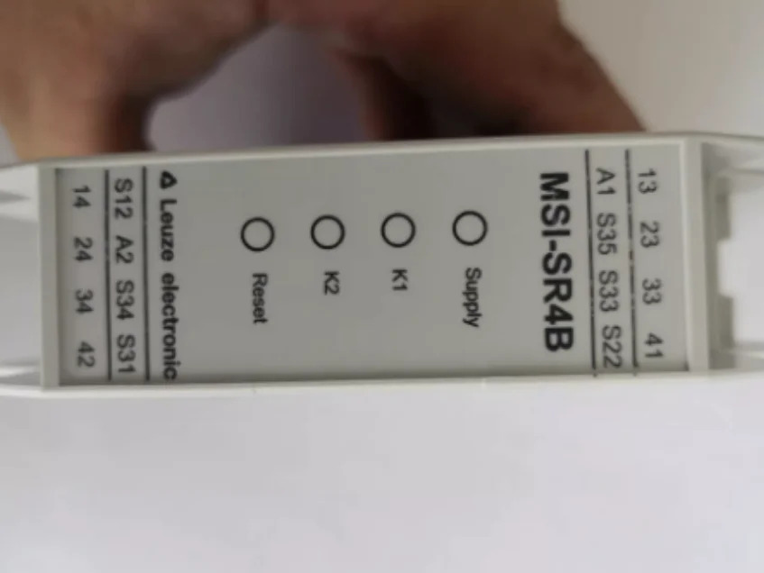 루즈 안전 릴레이 MSI-SR4B-01 신