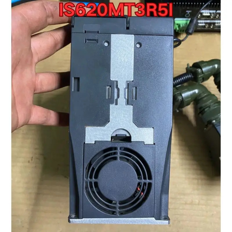 리퍼 서보 드라이브 IS620MT3R5I작동 상태