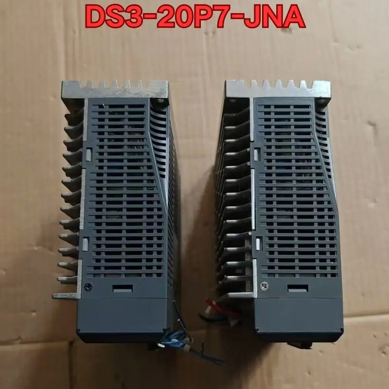 리퍼 Xinjie 서보 드라이브 DS3-20P7-JNA 기계 완료