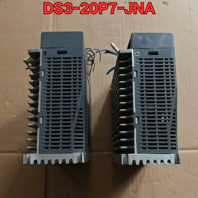 리퍼 Xinjie 서보 드라이브 DS3-20P7-JNA 기계 완료