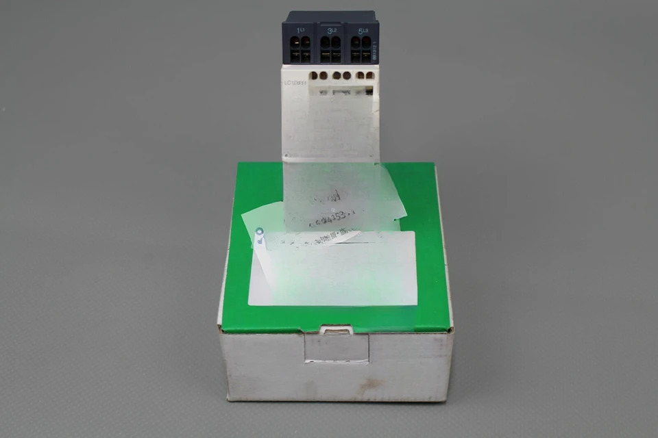 4 단 AC 릴레이 LC1D093FE7 전압 24V