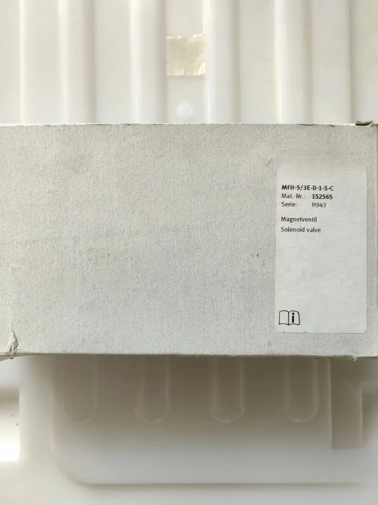 솔레노이드 밸브 MFH-5/3E-D-1-S-C 152565 MFH-5/3E-D-2-C 151855 MFH-5/3E-D-2-S-C 151025 MFH-5/3G-1/4-B 19787