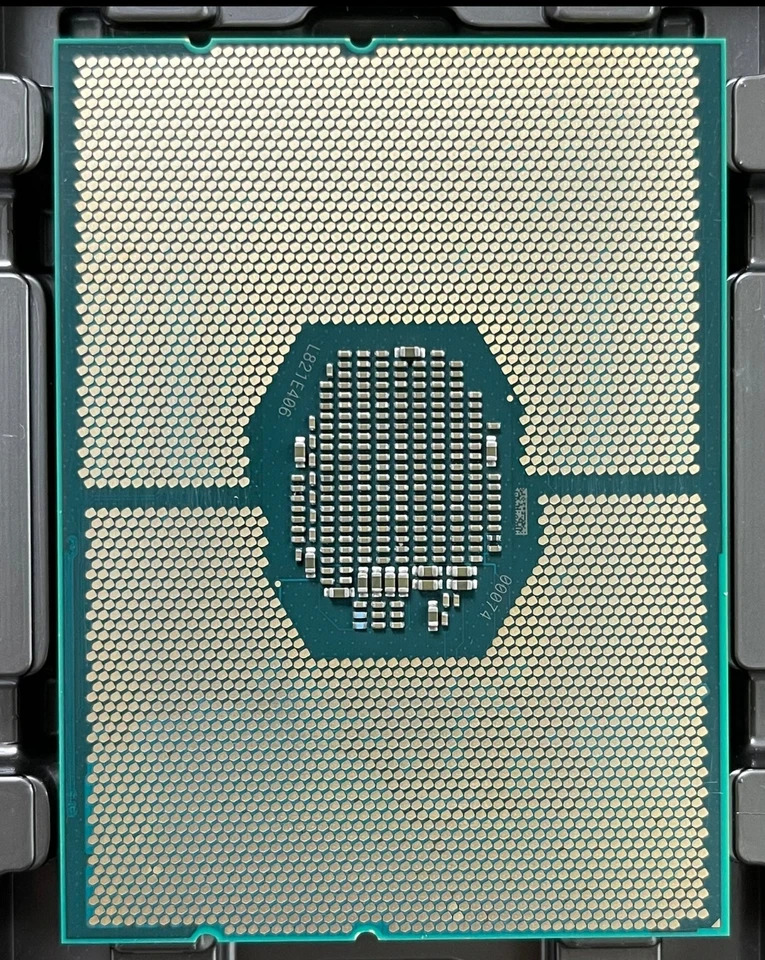Xeon 확장 프로세서플래티넘 8168 프로세서 24 코어 48 스레드 기본 주파수 2.70 GHz 터보 3.70